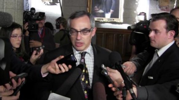 Tony Clement says proposed federal texting ban is nonsense